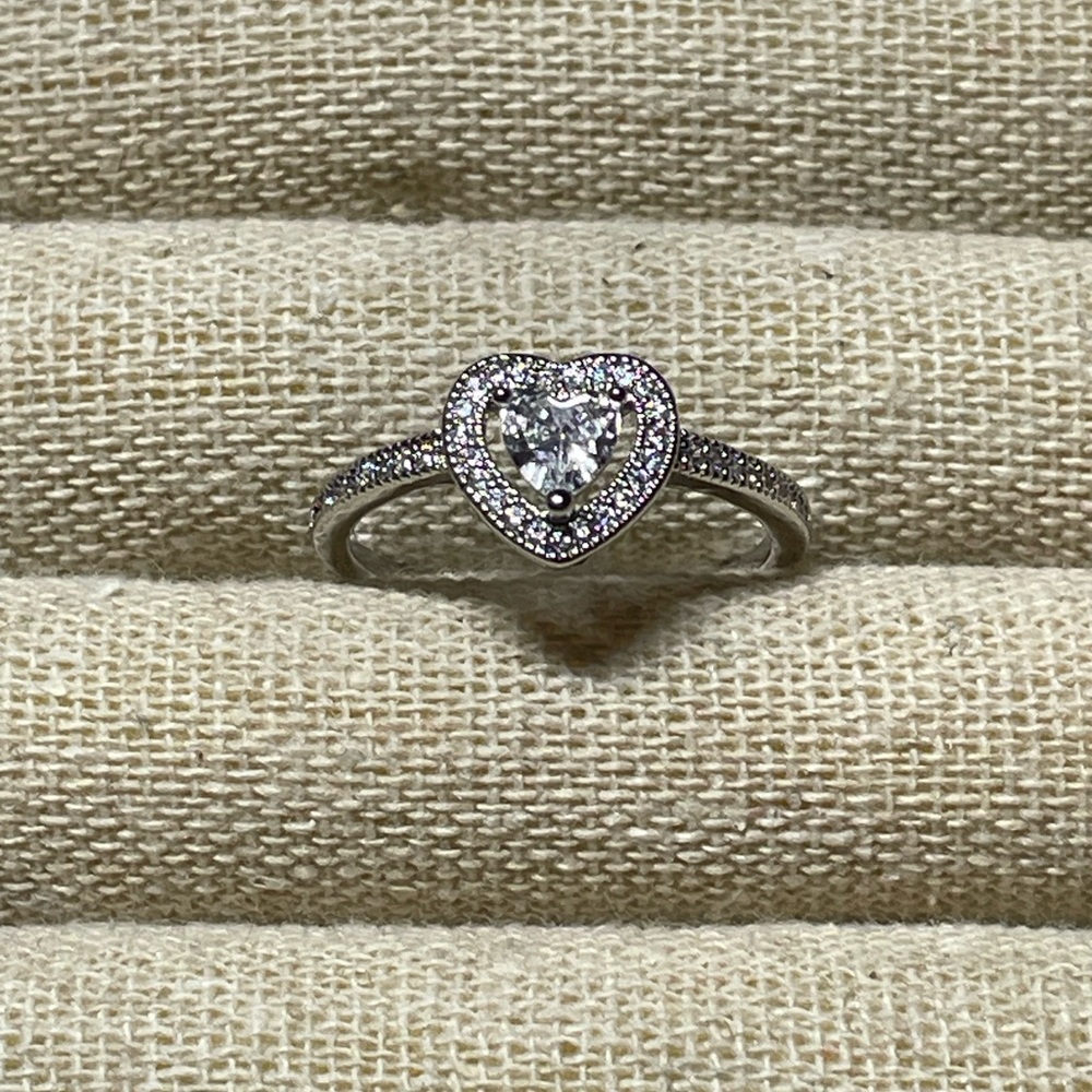 Size 9 Heart ring 
Costume Jewelry